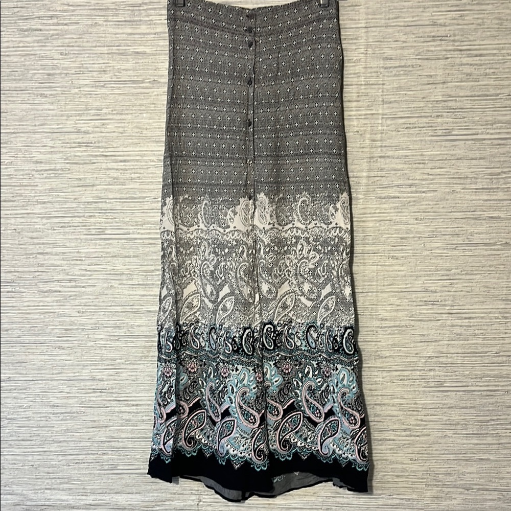 Express Gray Paisley Maxi Skirt – Flowy Elegance with Front Slit XS (730)